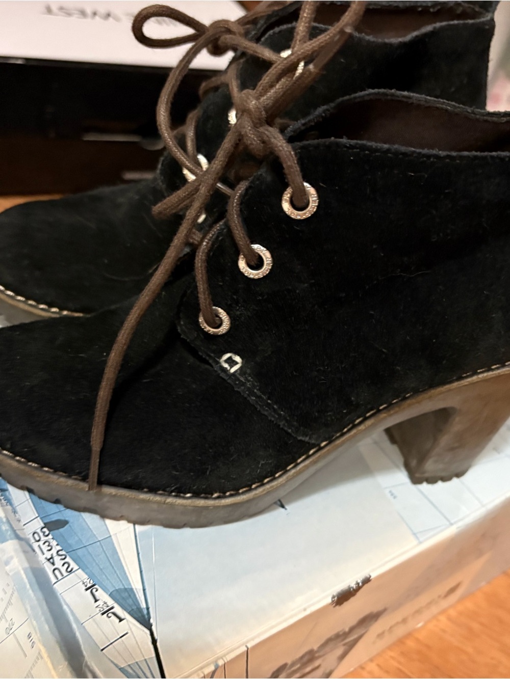 Sperry Black Suede Lace-Up Women's Ankle Boots size 6